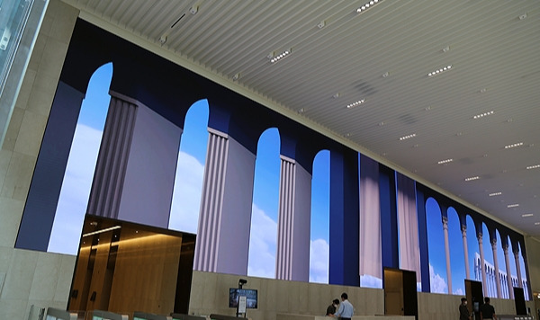 Anamorphic Pillars