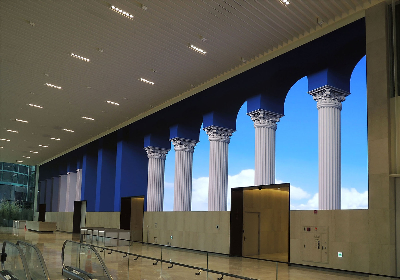 Anamorphic Pillars